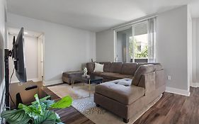 Cute Santa Monica Apartment With Pool